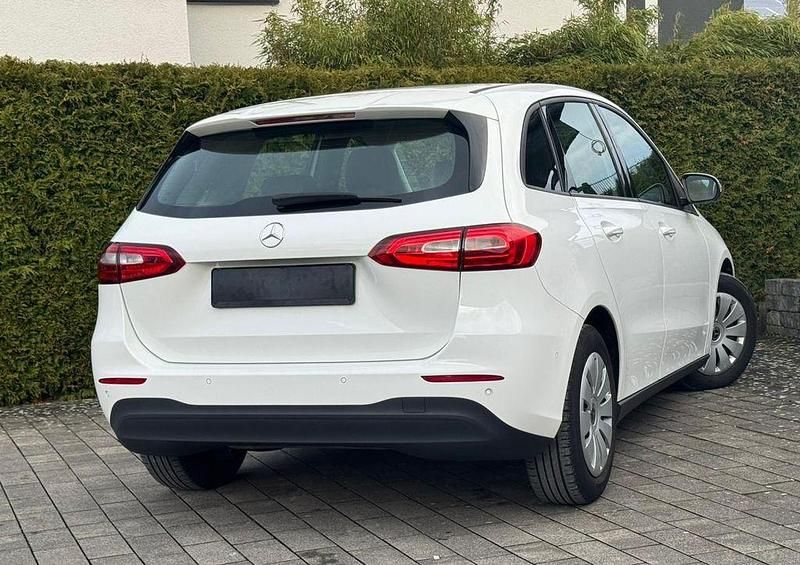 Gebraucht Mercedes B180 136 PS (100 kW) 2020 Weiß Van / Kleinbus
