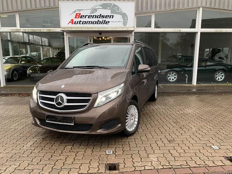 Dolomitbraun Gebraucht 2016 Mercedes V250 Edition Van / Kleinbus | 39.990 € (Guter Preis) - Bild 1/4