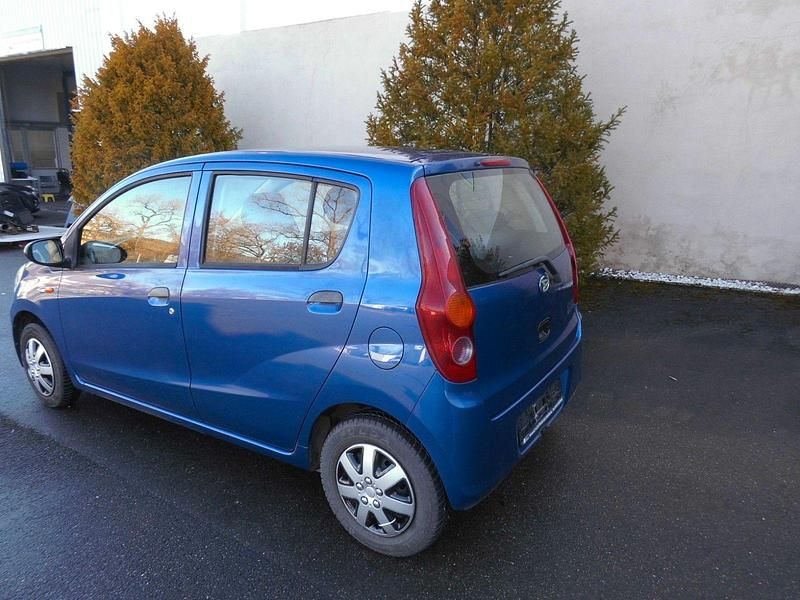 Gebraucht Daihatsu Cuore 69 PS (50 kW) 2009 Blau Kleinwagen