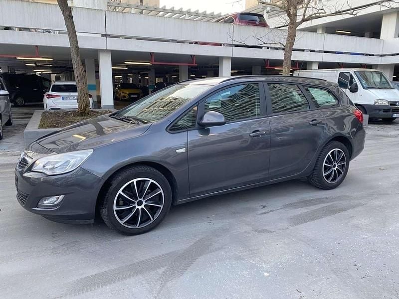 Gebraucht Opel Astra 160 PS (117 kW) 2011 Grau Kombi