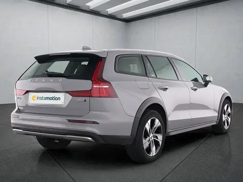 Gebraucht Volvo V60 CC 197 PS (144 kW) 2023 Grau Kombi