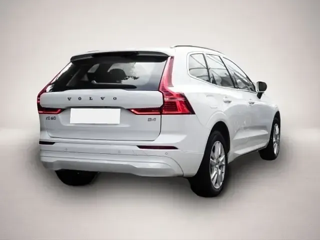 Gebraucht Volvo XC60 Core 197 PS (144 kW) 2023 Weiß SUV