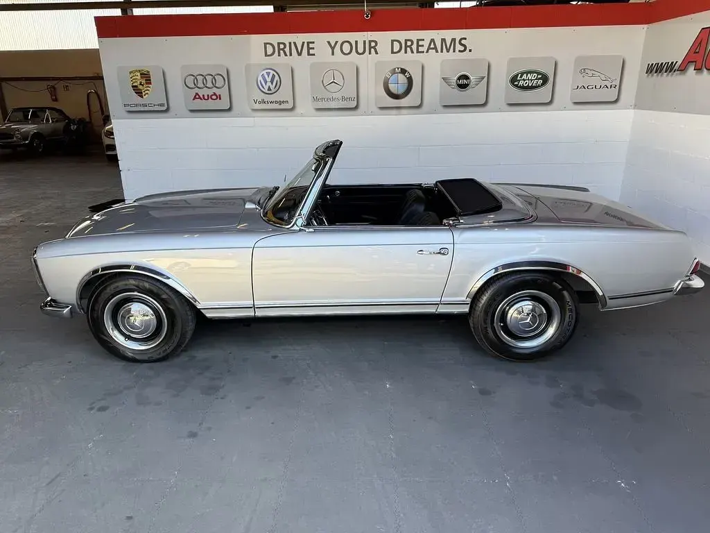 Gebraucht Mercedes 230 120 PS (88 kW) 1964 Silber Cabrio