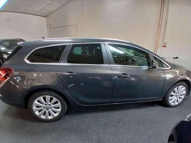 Gebraucht Opel Astra Exklusiv 140 PS (102 kW) 2016 Grau Kombi