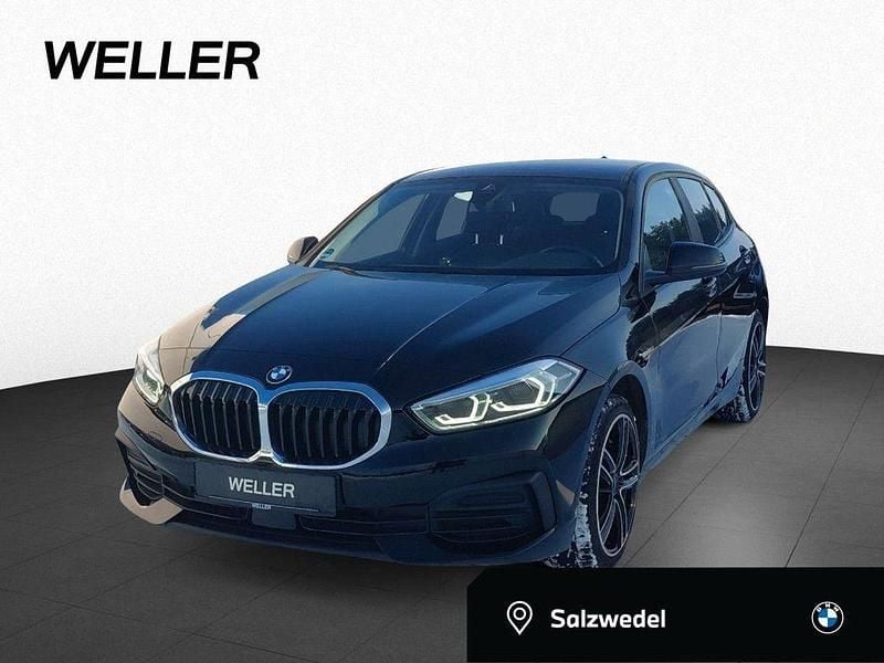Schwarz (schwarz) Gebraucht 2022 BMW 118 Advantage Kleinwagen | 21.990 € (Guter Preis) - Bild 1/4