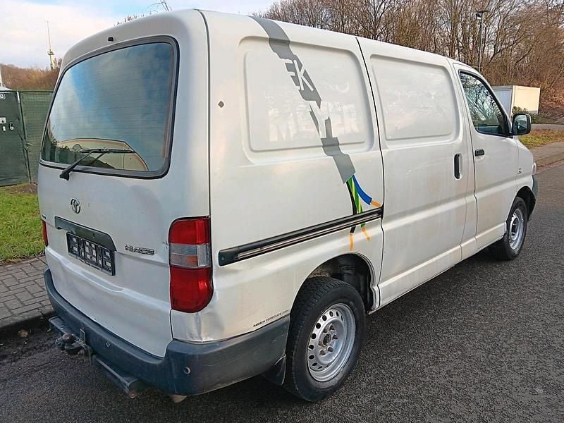 Gebraucht Toyota HiAce 115 PS (84 kW) 2010 Weiß Van / Kleinbus