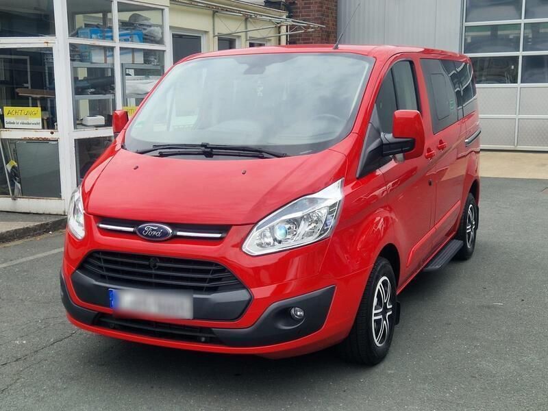 Rot Gebraucht 2015 Ford Tourneo Custom Van / Kleinbus | 13.500 € - Bild 1/4