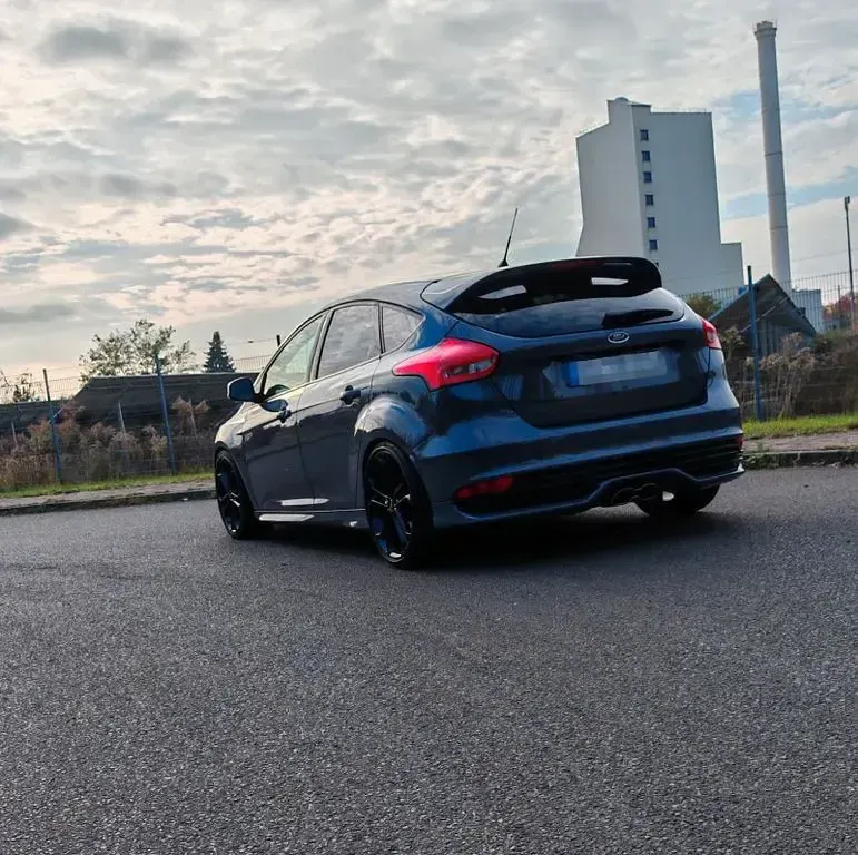 Gebraucht Ford Focus ST 250 PS (183 kW) 2015 Grau Limousine