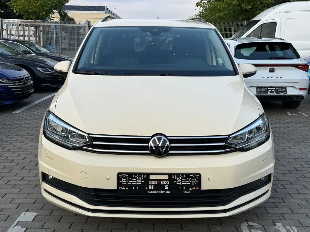 Gebraucht VW Touran 150 PS (110 kW) 2023 Beige Van / Kleinbus