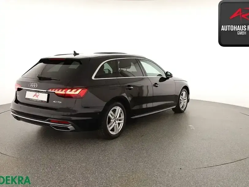 Używany Audi A4 Advanced 204 KM (150 kW) 2022 Czarny Kombi