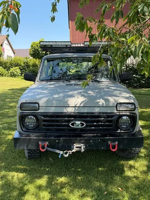 Gebraucht Lada niva 83 PS (61 kW) 2013 Grau SUV
