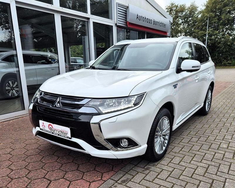 Weiß Gebraucht 2017 Mitsubishi Outlander P-HEV Plus SUV | 17.980 € (Fairer Preis) - Bild 1/4