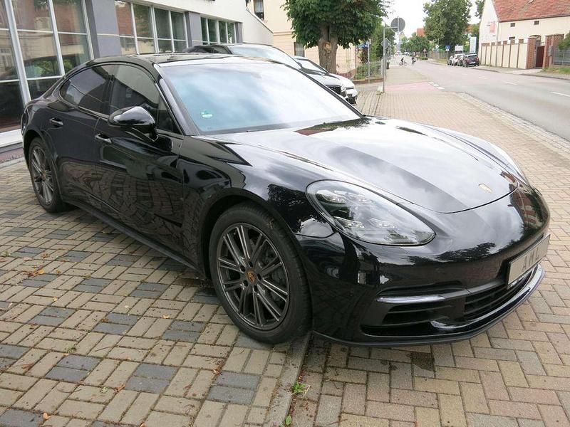 Gebraucht Porsche Panamera 421 PS (309 kW) 2017 Tiefschwarzmetallic Kleinwagen