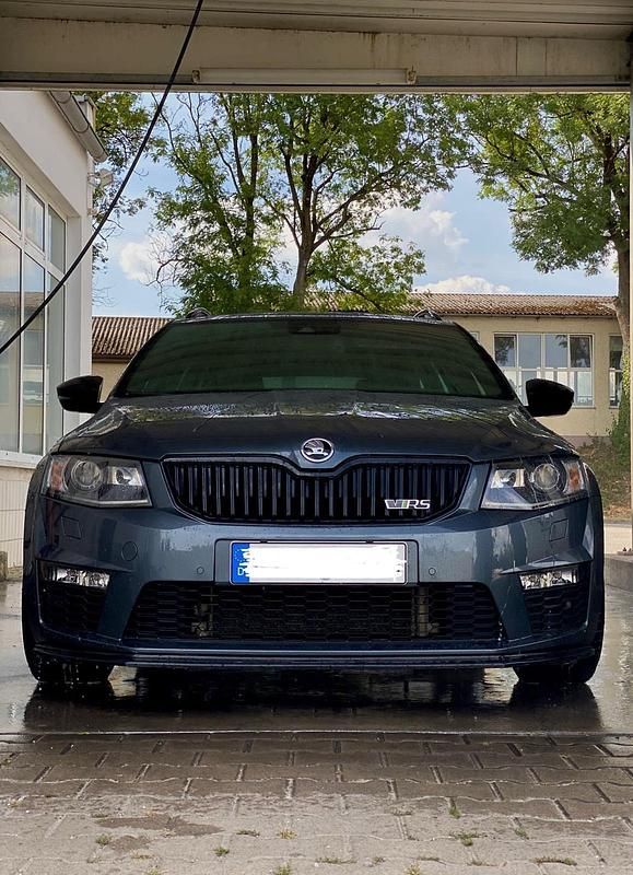 Grau Gebraucht 2015 Skoda Octavia RS Kombi | 12.500 € (Fairer Preis) - Bild 1/4