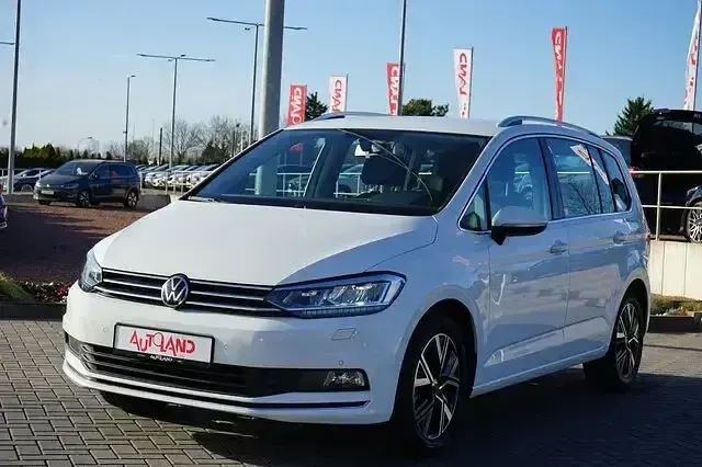 Gebraucht VW Touran Highline 150 PS (110 kW) 2021 Pure white Van / Kleinbus