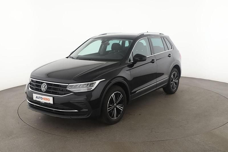 Schwarz Gebraucht 2024 VW Tiguan Move SUV | 29.500 € (Fairer Preis) - Bild 1/3