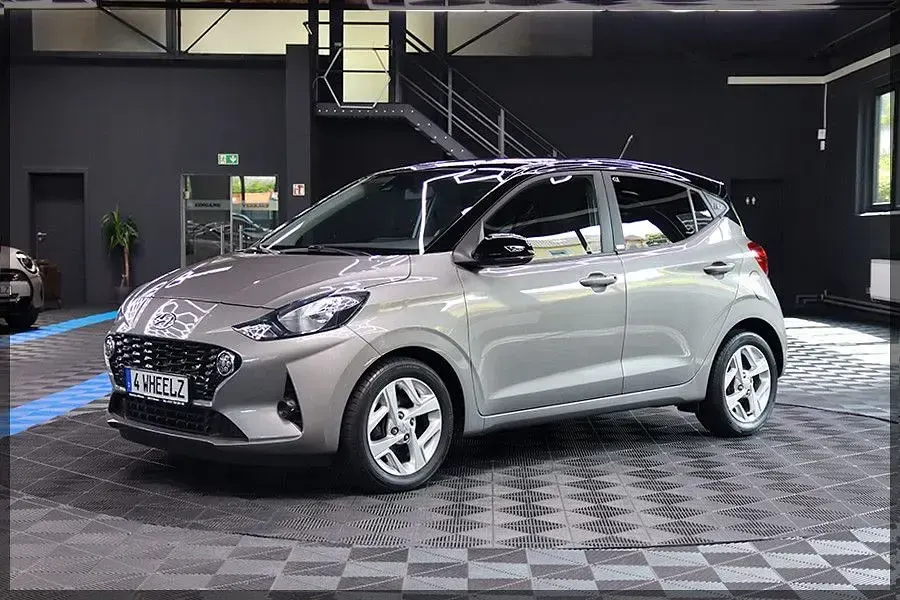 Gebraucht Hyundai i10 Intro Edition 67 PS (49 kW) 2020 Grau Kleinwagen