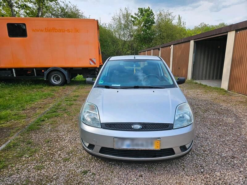 Silber Gebraucht 2004 Ford Fiesta Kleinwagen | 700 € (Superpreis) - Bild 1/4