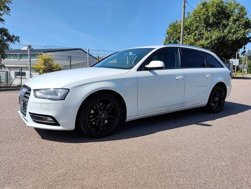 Weiß Gebraucht 2013 Audi A4 S-Line Kombi | 7.950 € (Superpreis) - Bild 1/4