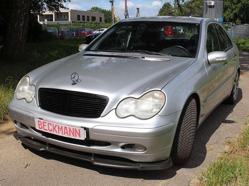 Silber Gebraucht 2002 Mercedes C200 Classic Limousine | 3.799 € (Fairer Preis) - Bild 1/4