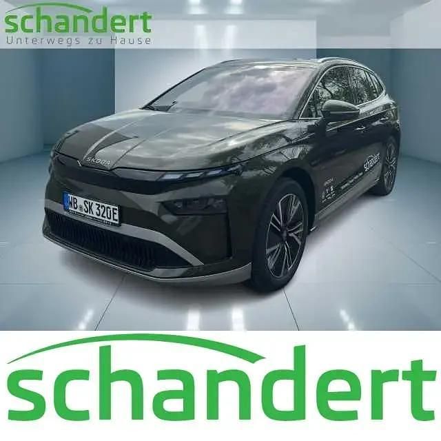 Olibogrün metallic (grün) metallic Gebraucht 2025 Skoda Enyaq iV Loft SUV | 42.770 € (Guter Preis) - Bild 1/4