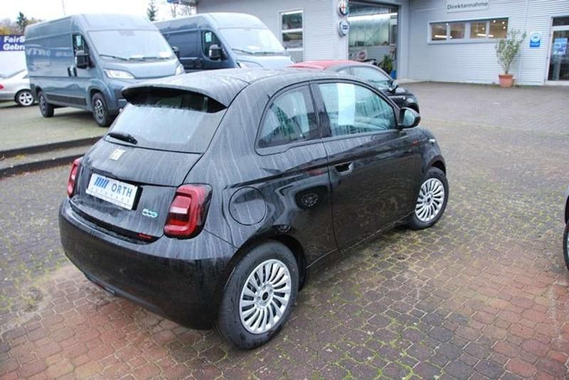 Gebraucht Fiat 500e Action 69 kW (95 PS) 2022 (onyx schwarz) Limousine