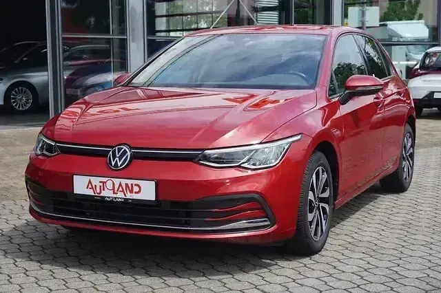 Gebraucht VW Golf VIII Active 110 PS (80 kW) 2022 Rot Limousine