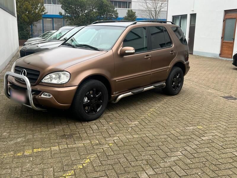 Andere außenfarben Gebraucht 2002 Mercedes ML270 SUV | 4.350 € - Bild 1/4