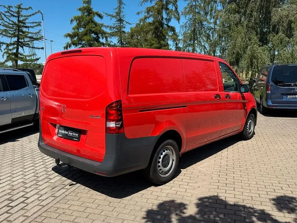 Gebraucht Mercedes Vito 102 PS (75 kW) 2022 Rot Van