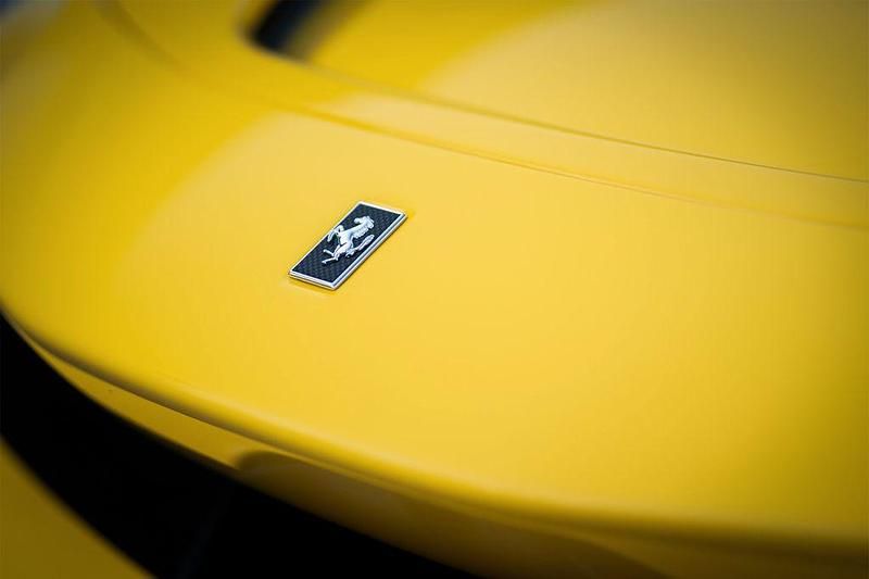 Gebraucht Ferrari SF90 780 PS (573 kW) 2024 Gelb Cabrio