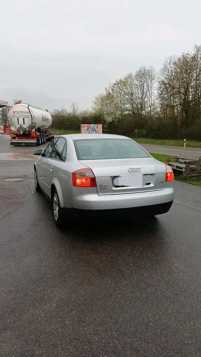 Usata Audi A4 131 CV (96 kW) 2001 Argento Berlina