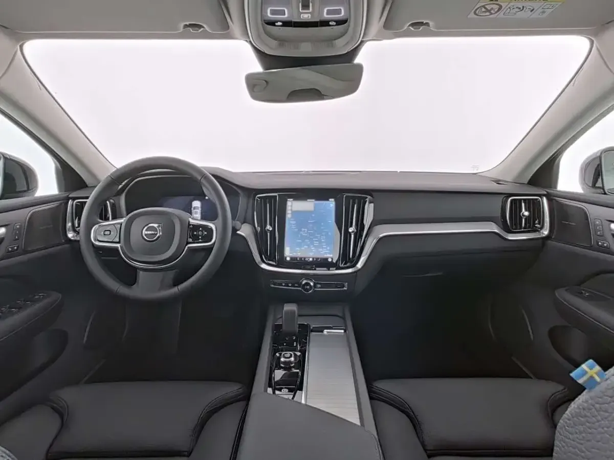 Gebraucht Volvo S60 Plus 198 PS (145 kW) 2024 Schwarz Limousine