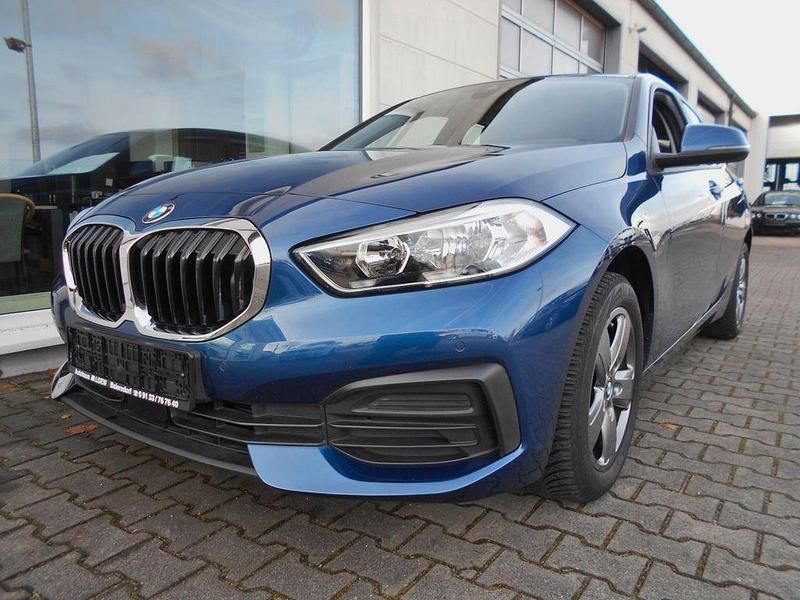 Blau Gebraucht 2021 BMW 118 Kleinwagen | 17.999 € (Guter Preis) - Bild 1/4