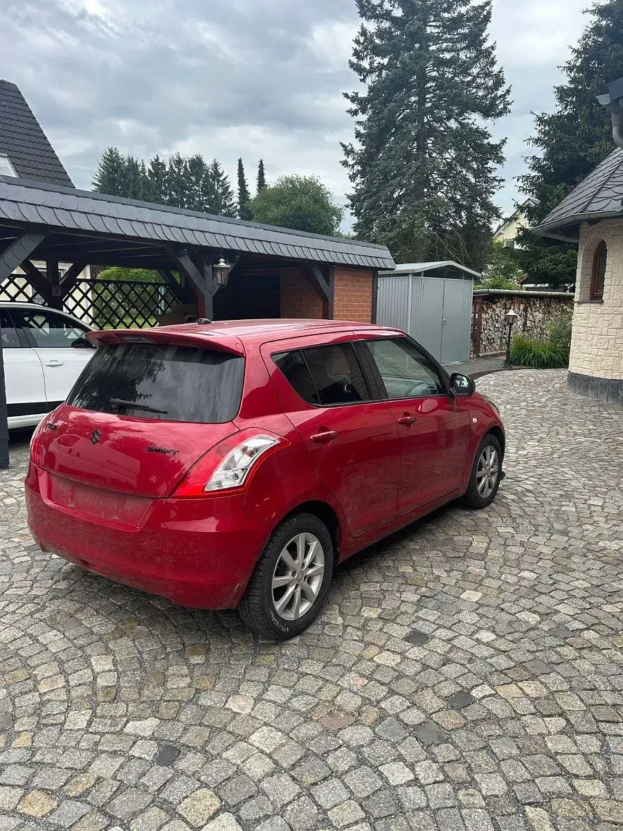 Gebraucht Suzuki Swift Comfort 94 PS (69 kW) 2013 Rot Kleinwagen