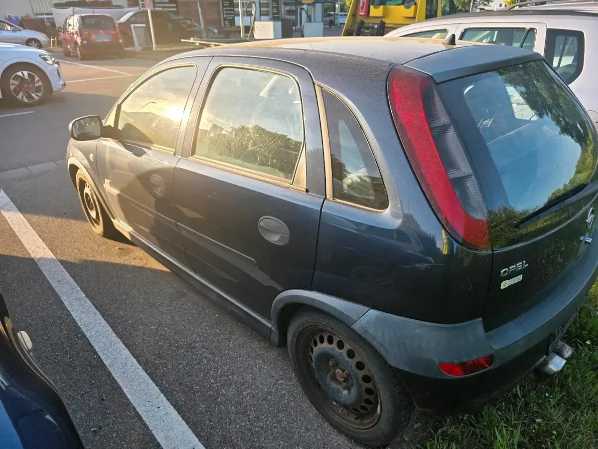 Używany Opel Corsa 90 KM (66 kW) 2002 Zielony Hatchback