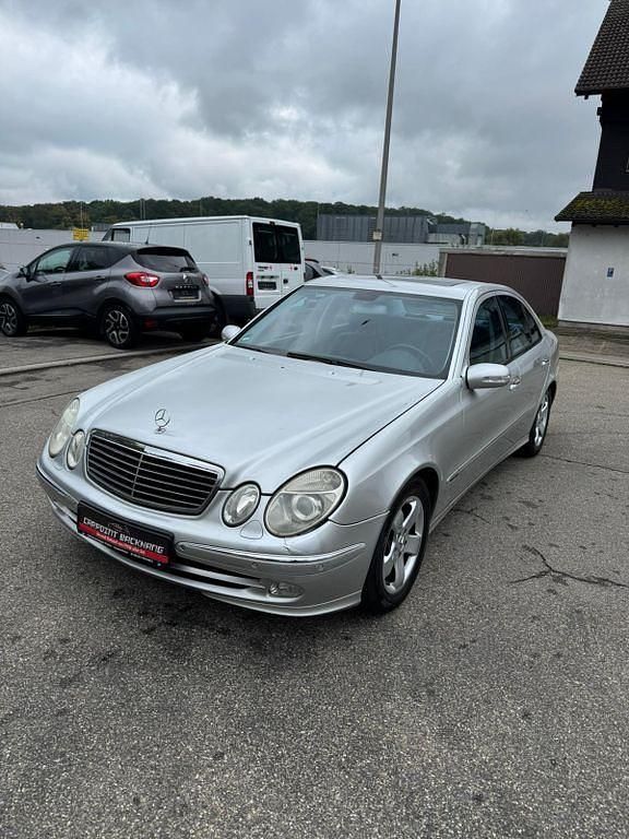 Gebraucht Mercedes E240 Avantgarde 177 PS (130 kW) 2005 Silber Limousine
