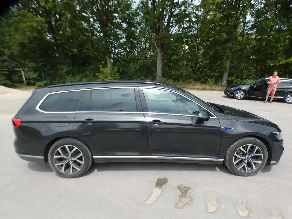 Gebraucht VW Passat GTE 218 PS (160 kW) 2021 Mangan grau metallic Kombi