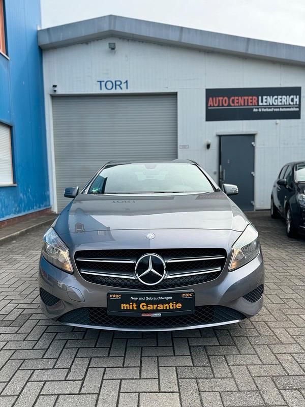 Gebraucht Mercedes A180 Style 122 PS (89 kW) 2013 Grau Limousine