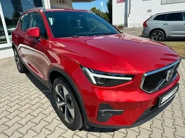 Gebraucht Volvo XC40 Core 163 PS (119 kW) 2024 Fusion red SUV