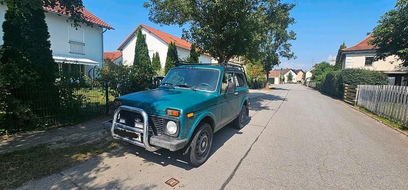 Grün Gebraucht 2009 Lada niva SUV | 5.500 € (Guter Preis) - Bild 1/4