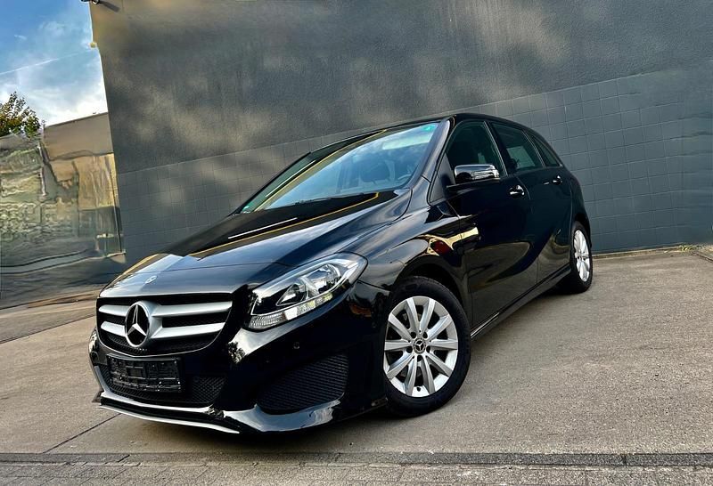 Schwarz Gebraucht 2019 Mercedes B200 Van / Kleinbus | 13.650 € (Superpreis) - Bild 1/4