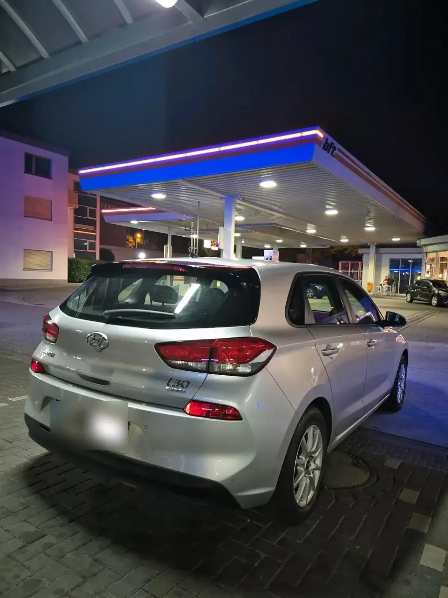 Gebraucht Hyundai i30 99 PS (72 kW) 2017 Grau Limousine