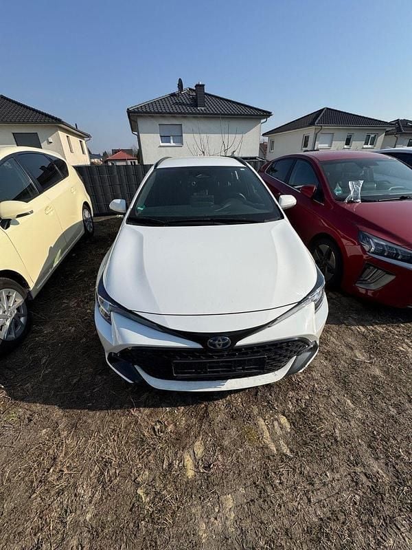 Weiß Gebraucht 2024 Toyota Corolla Business Edition Kombi | 19.500 € (Superpreis) - Bild 1/4