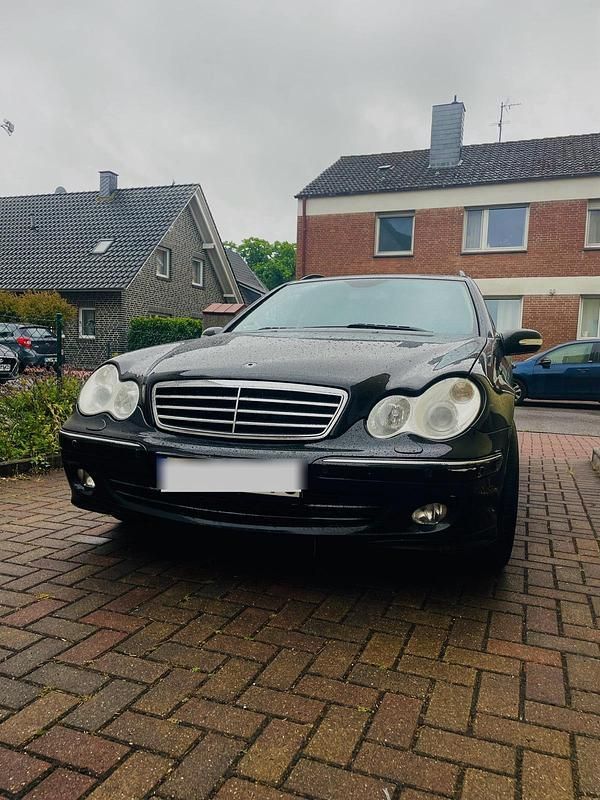 Schwarz Gebraucht 2006 Mercedes C220 Kombi | 2.600 € (Guter Preis) - Bild 1/4