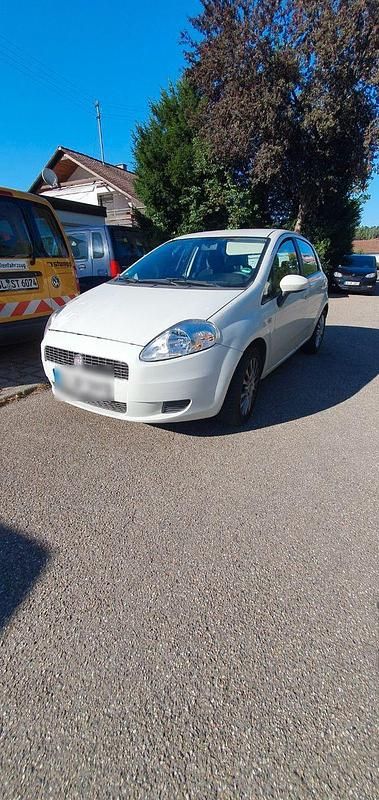 Weiß Gebraucht 2009 Fiat Grande Punto Dynamic Kleinwagen | 2.570 € (Fairer Preis) - Bild 1/4