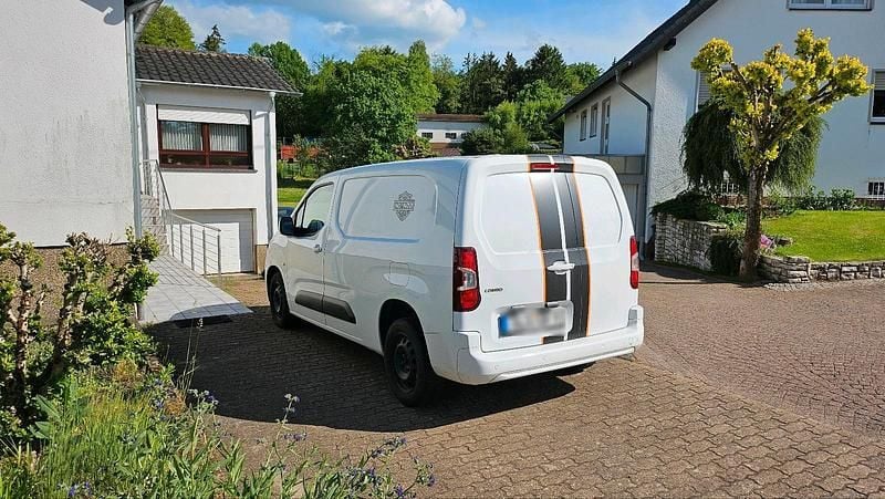 Gebraucht Opel Combo 131 PS (96 kW) 2020 Weiß Van / Kleinbus