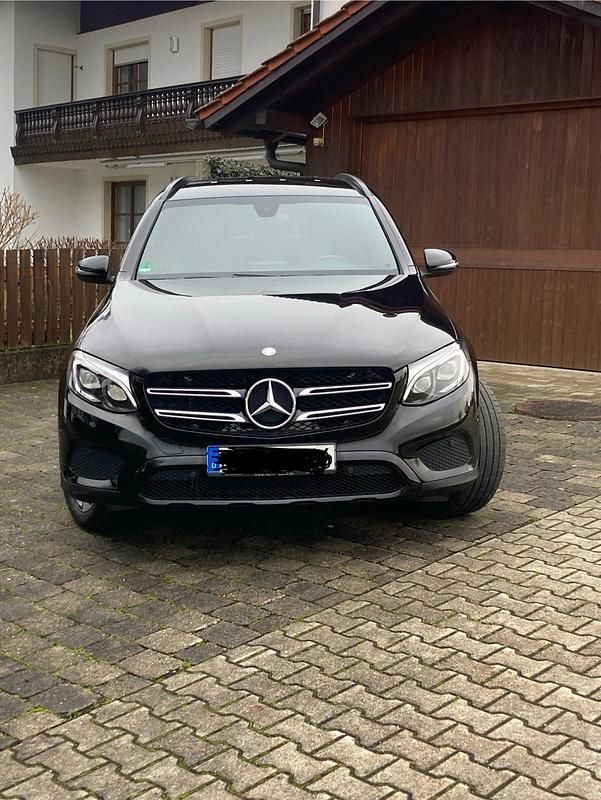 Schwarz Gebraucht 2015 Mercedes GLC250 SUV | 22.000 € (Fairer Preis) - Bild 1/4