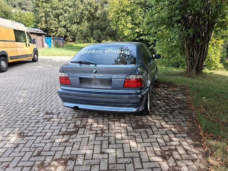 Gebraucht BMW 316 105 PS (77 kW) 1999 Blau