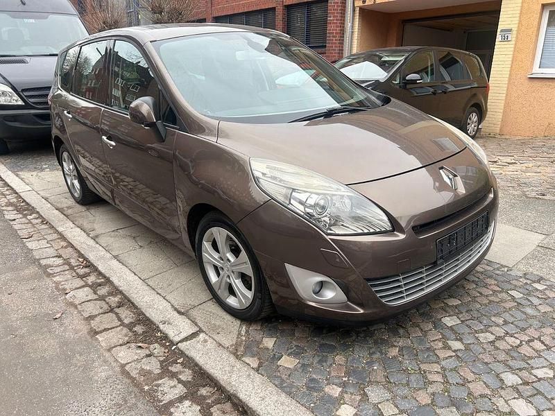 Gebraucht Renault Scénic III Dynamique 131 PS (96 kW) 2009 Braun Van / Kleinbus