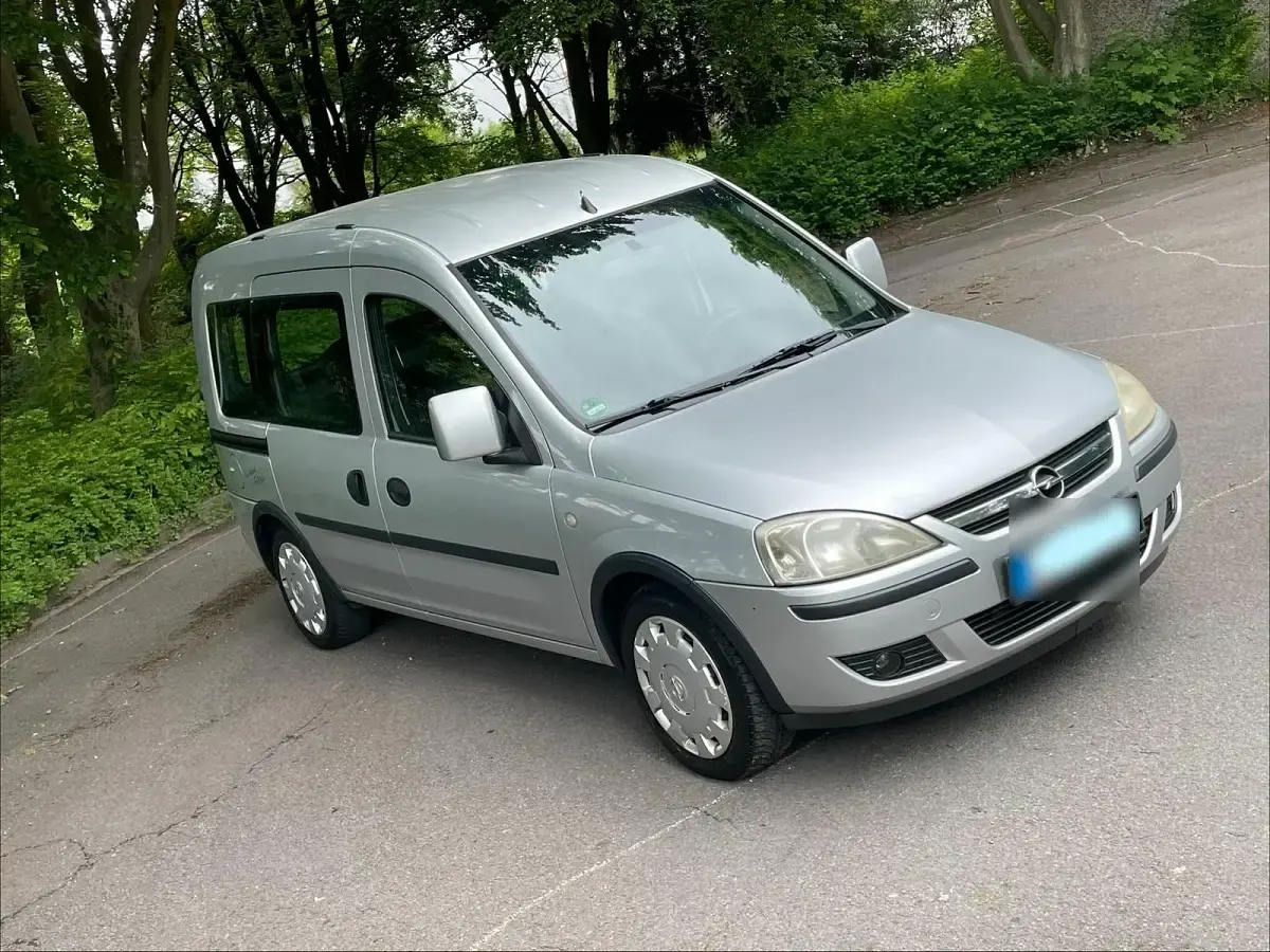 Używany Opel Combo 97 KM (71 kW) 2007 Srebrny Minivan